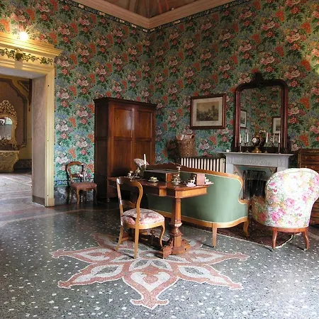 Bed & Breakfast Castello Sannazzaro 5*