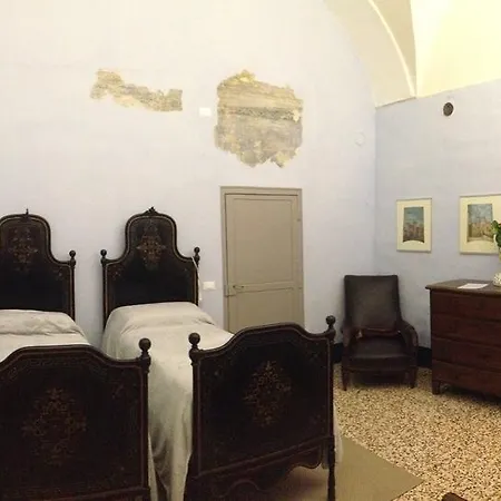 Bed & Breakfast Castello Sannazzaro 5*