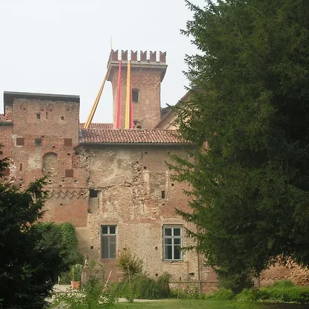 Couette-café Castello Sannazzaro 5*