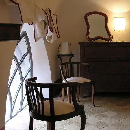 Alojamento de Acomodação e Pequeno-almoço Castello Sannazzaro 5*