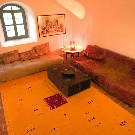 Couette-café Castello Sannazzaro 5*