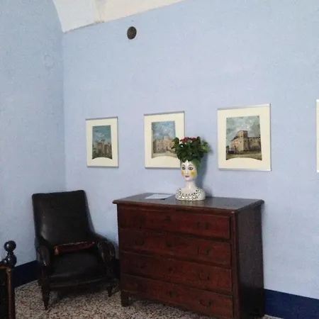 Castello Sannazzaro Couette-café 5*