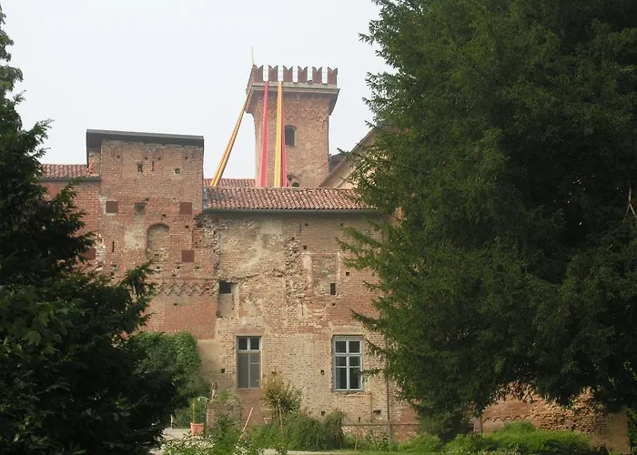 Oda ve Kahvaltı Castello Sannazzaro 5*