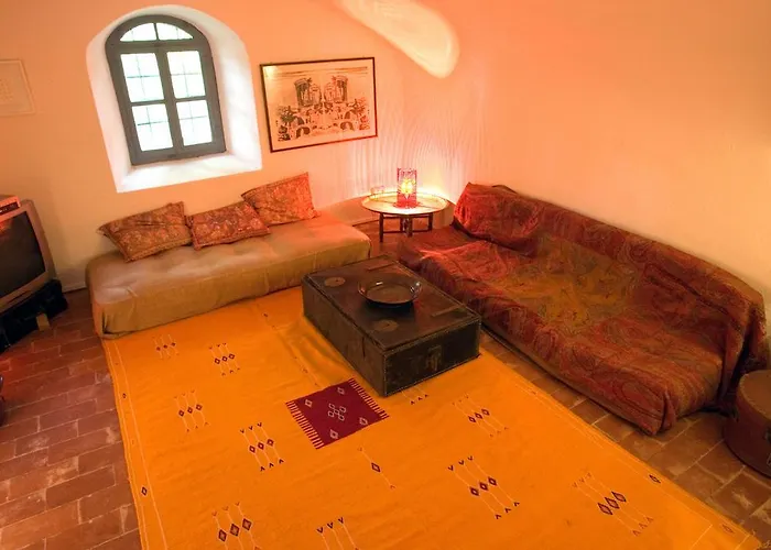 Oda ve Kahvaltı Castello Sannazzaro 5*