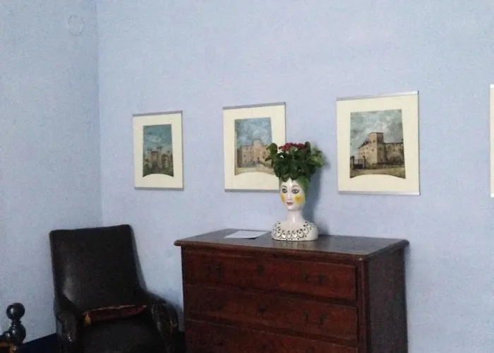 Castello Sannazzaro Oda ve Kahvaltı 5*