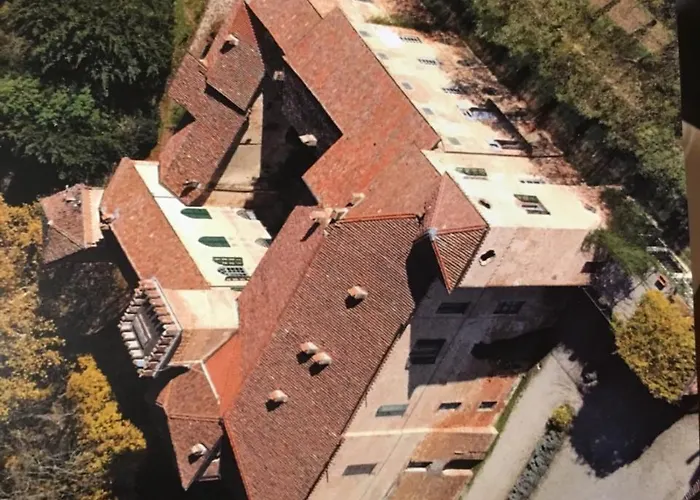 Alojamento de Acomodação e Pequeno-almoço Castello Sannazzaro 5*